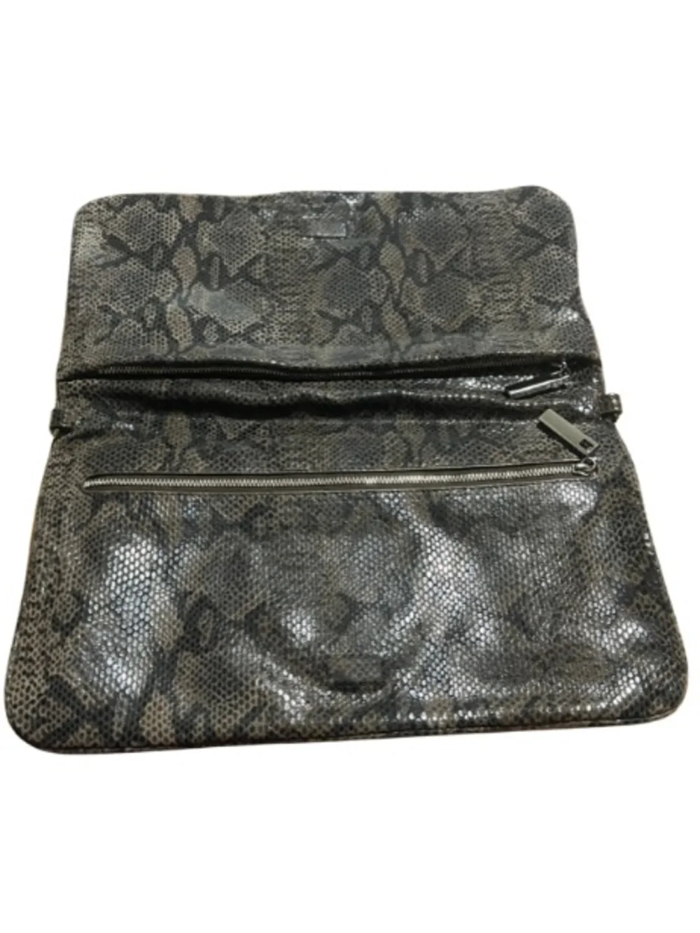 ✨RARE FIND✨Tory Burch Reva Python Print Clutch